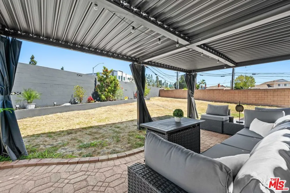 1293 E Bankers Drive Carson, CA 90746