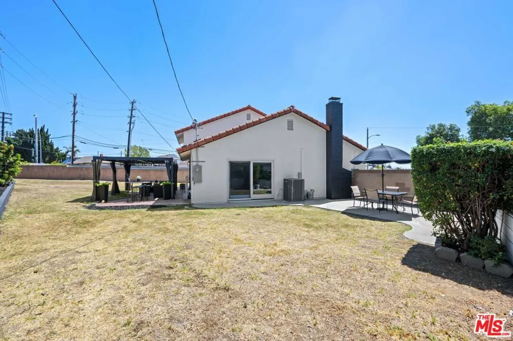1293 E Bankers Drive Carson, CA 90746