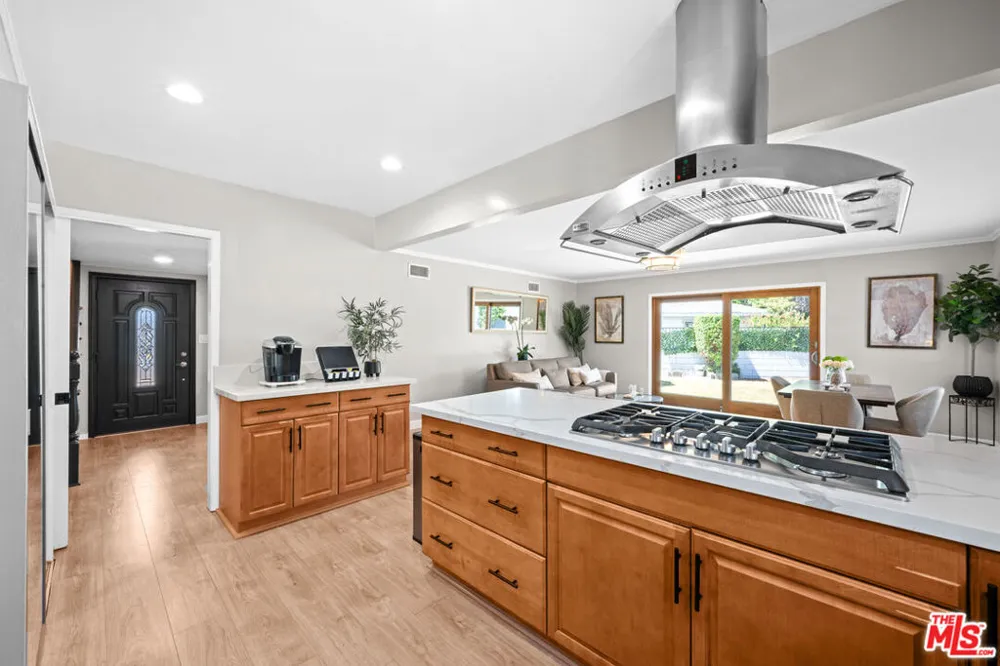 1293 E Bankers Drive Carson, CA 90746