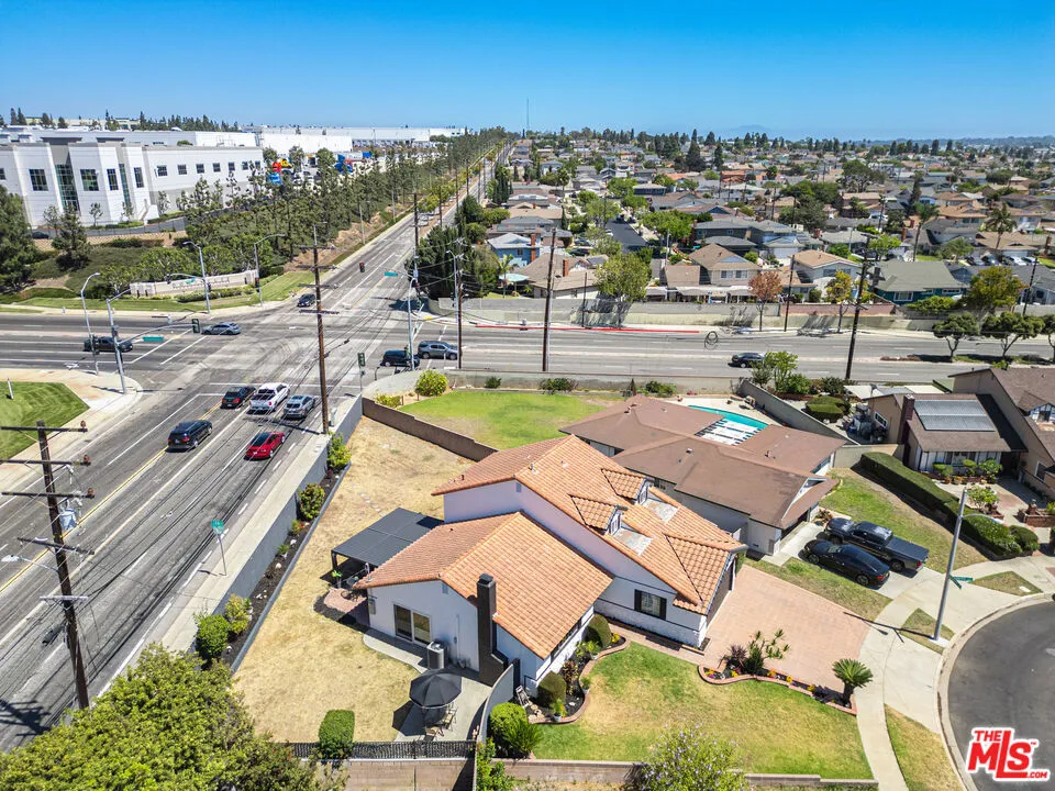 1293 E Bankers Drive Carson, CA 90746
