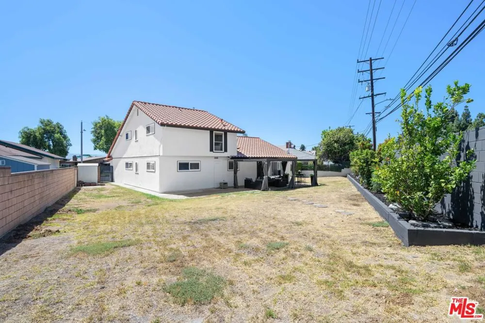 1293 E Bankers Drive Carson, CA 90746