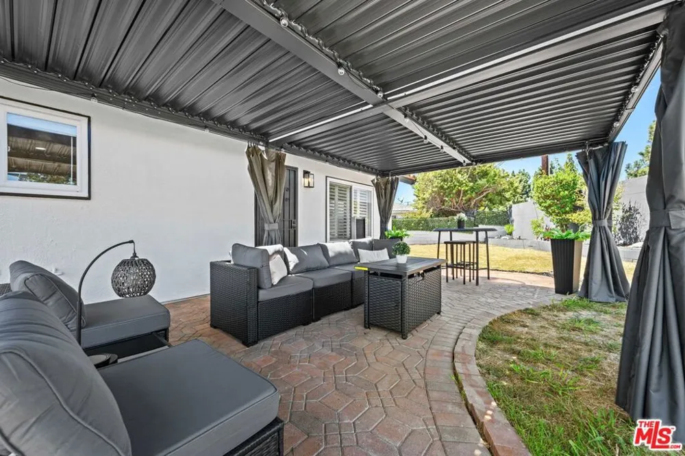 1293 E Bankers Drive Carson, CA 90746