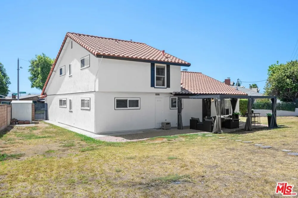 1293 E Bankers Drive Carson, CA 90746