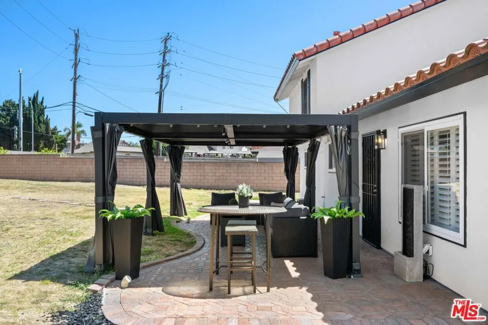 1293 E Bankers Drive Carson, CA 90746