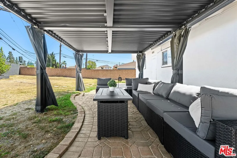 1293 E Bankers Drive Carson, CA 90746