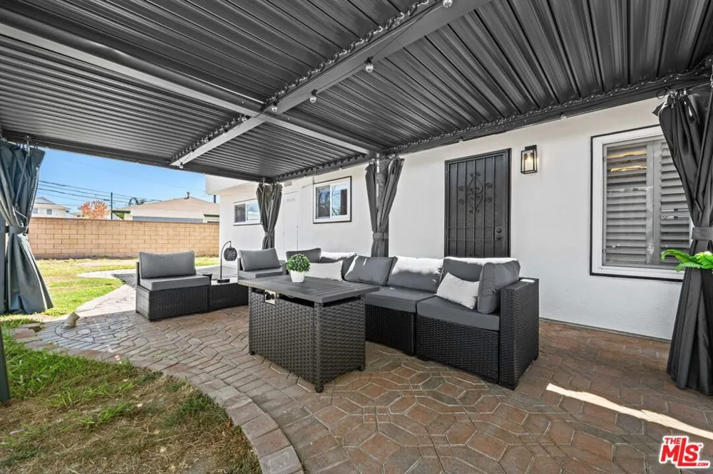 1293 E Bankers Drive Carson, CA 90746