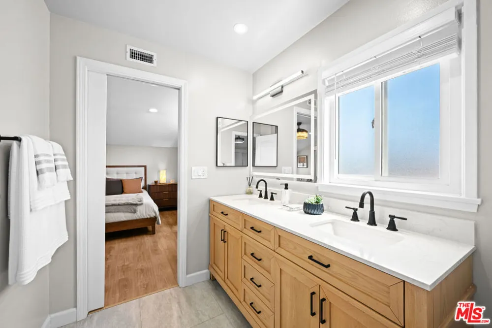 1293 E Bankers Drive Carson, CA 90746