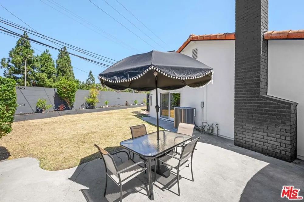 1293 E Bankers Drive Carson, CA 90746