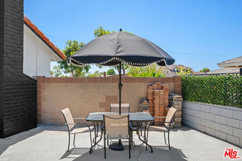 1293 E Bankers Drive Carson, CA 90746