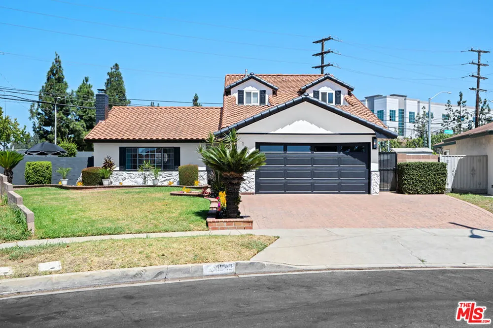 1293 E Bankers Drive Carson, CA 90746