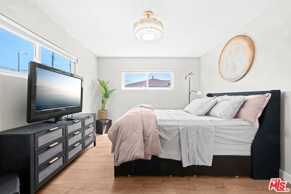 1293 E Bankers Drive Carson, CA 90746