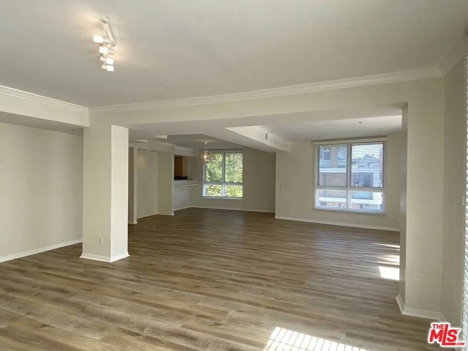 11099 Ophir Drive #305 Los Angeles, CA 90024