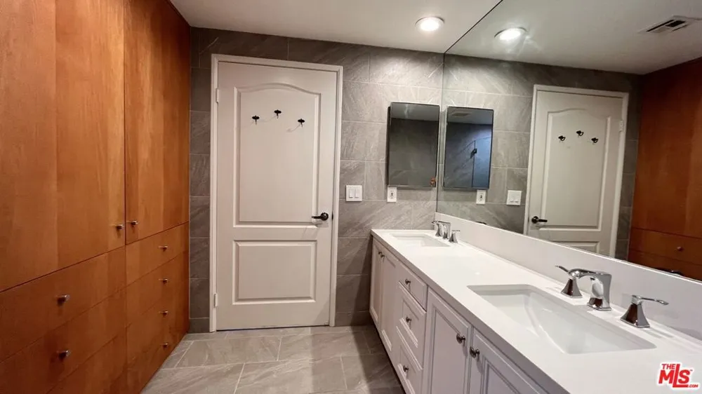 11099 Ophir Drive #305 Los Angeles, CA 90024