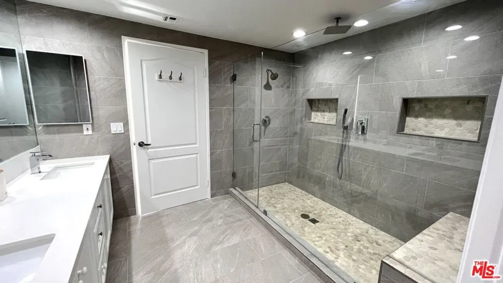 11099 Ophir Drive #305 Los Angeles, CA 90024