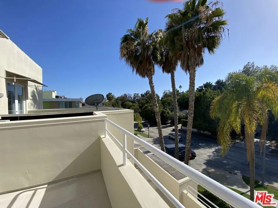 11099 Ophir Drive #305 Los Angeles, CA 90024
