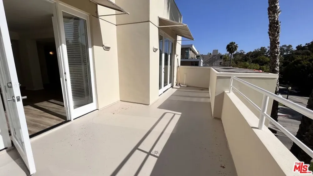 11099 Ophir Drive #305 Los Angeles, CA 90024