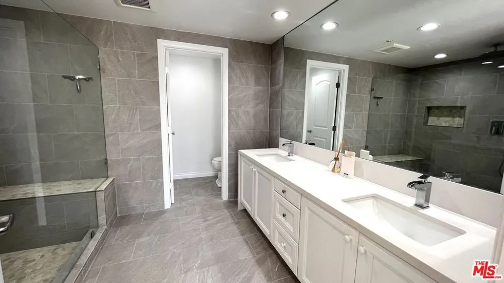 11099 Ophir Drive #305 Los Angeles, CA 90024