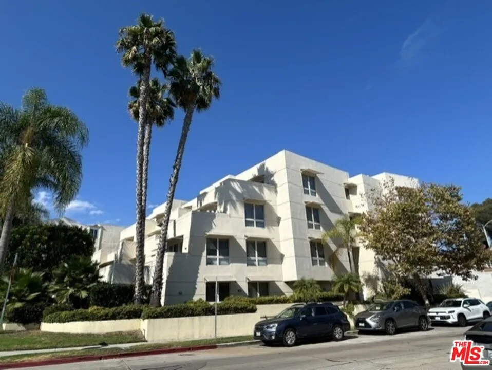 11099 Ophir Drive #305 Los Angeles, CA 90024
