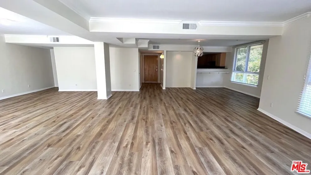 11099 Ophir Drive #305 Los Angeles, CA 90024