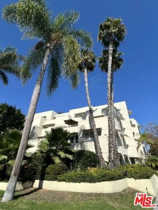 11099 Ophir Drive #305 Los Angeles, CA 90024