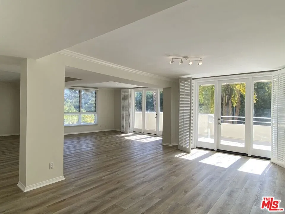 11099 Ophir Drive #305 Los Angeles, CA 90024