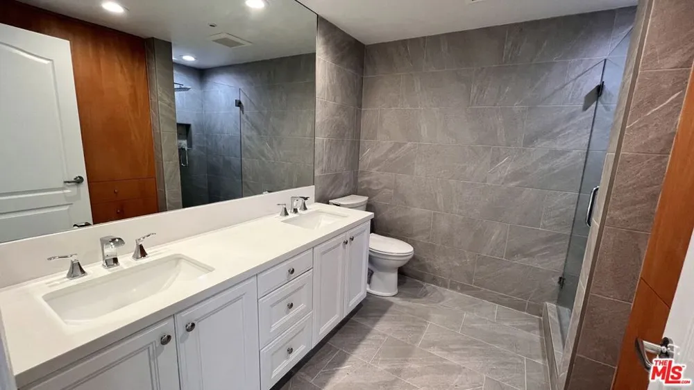 11099 Ophir Drive #305 Los Angeles, CA 90024