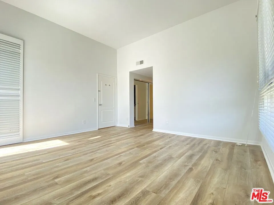 11099 Ophir Drive #305 Los Angeles, CA 90024