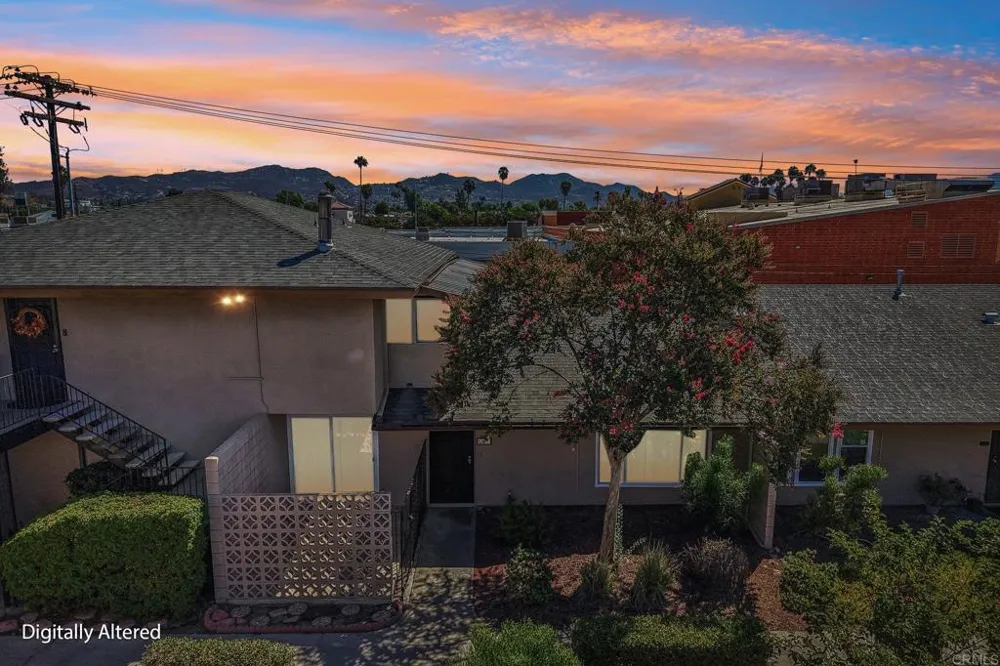 559 Oakdale Lane #C El Cajon, CA 92021