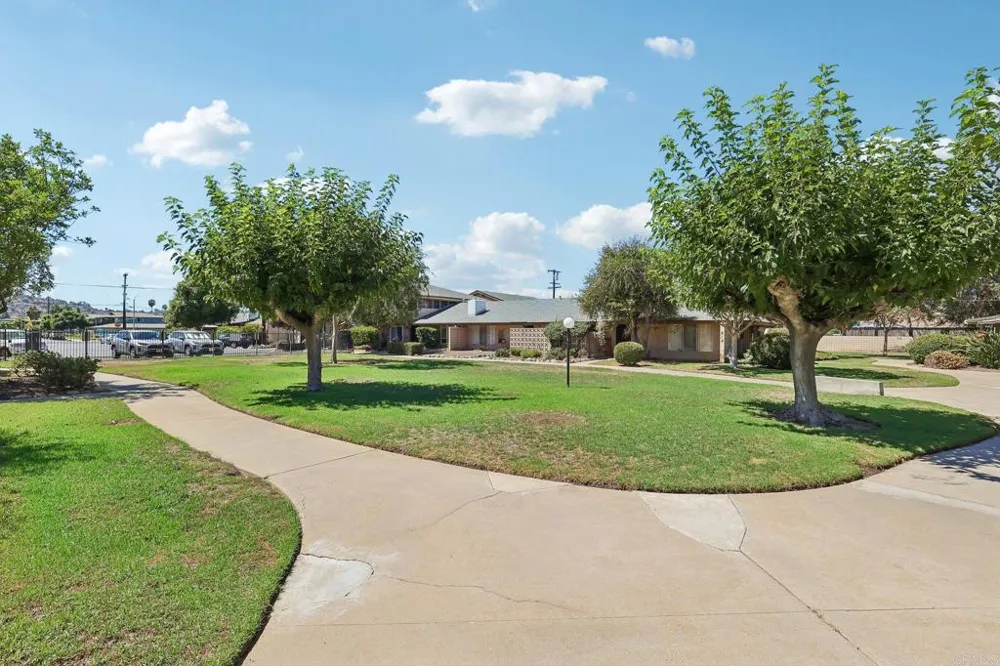 559 Oakdale Lane #C El Cajon, CA 92021