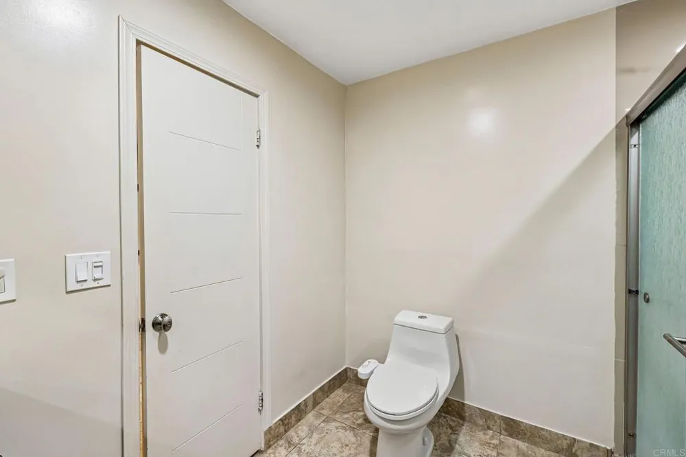 559 Oakdale Lane #C El Cajon, CA 92021