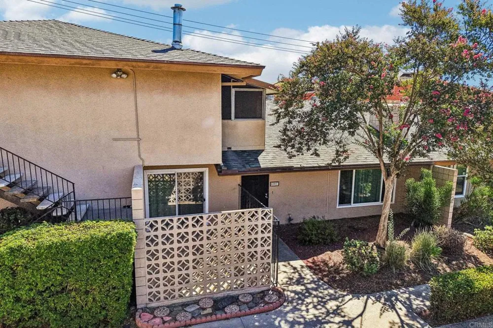 559 Oakdale Lane #C El Cajon, CA 92021