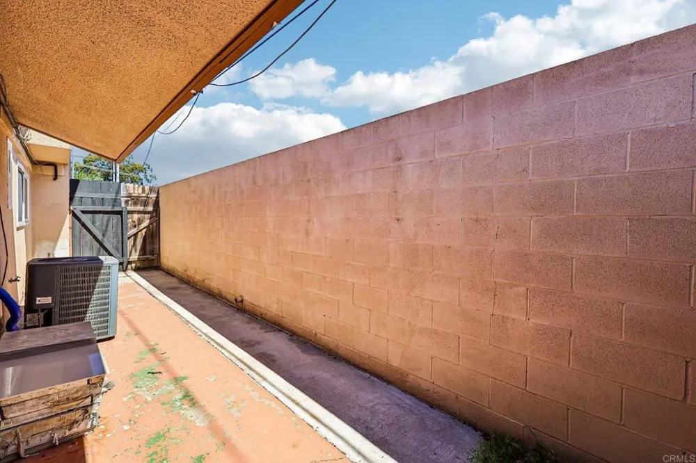 559 Oakdale Lane #C El Cajon, CA 92021