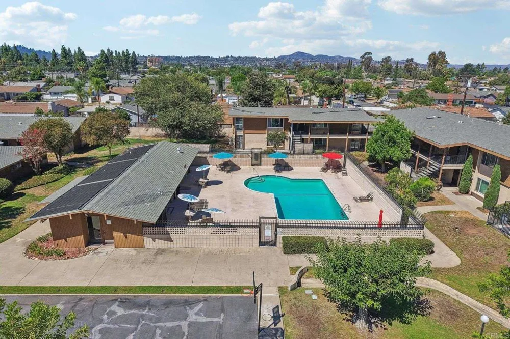 559 Oakdale Lane #C El Cajon, CA 92021