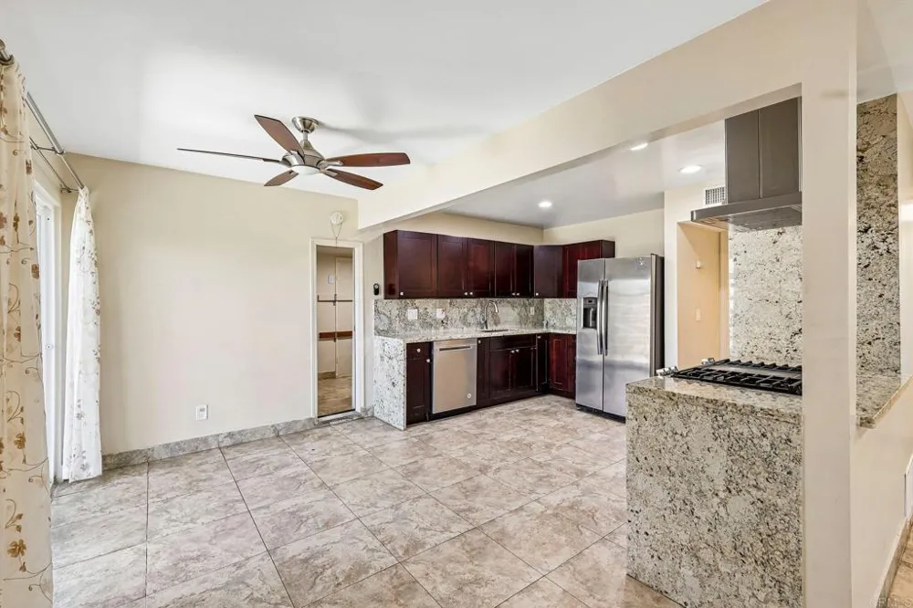 559 Oakdale Lane #C El Cajon, CA 92021