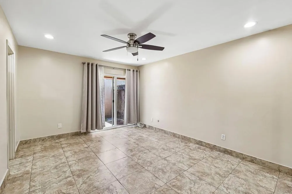 559 Oakdale Lane #C El Cajon, CA 92021