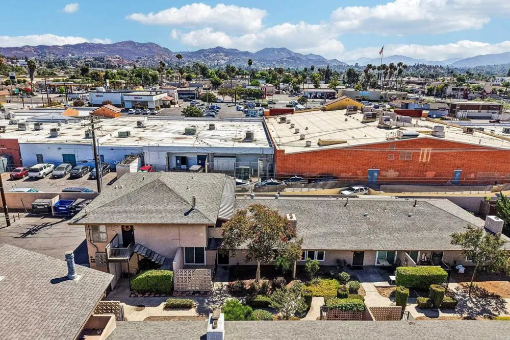559 Oakdale Lane #C El Cajon, CA 92021