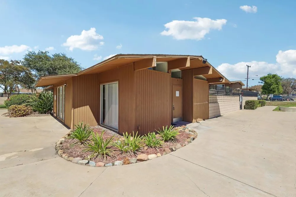559 Oakdale Lane #C El Cajon, CA 92021