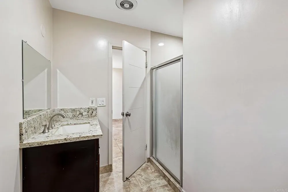 559 Oakdale Lane #C El Cajon, CA 92021