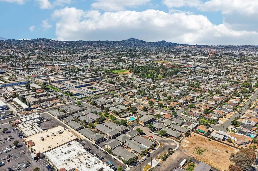 559 Oakdale Lane #C El Cajon, CA 92021