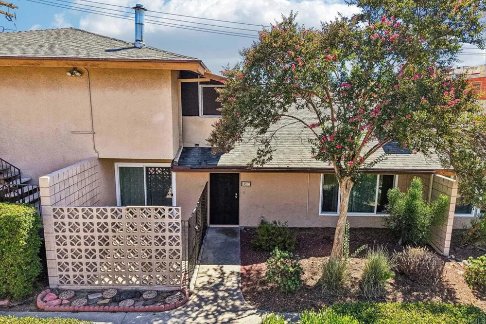 559 Oakdale Lane #C El Cajon, CA 92021