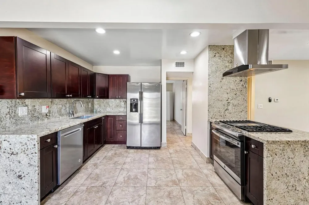 559 Oakdale Lane #C El Cajon, CA 92021