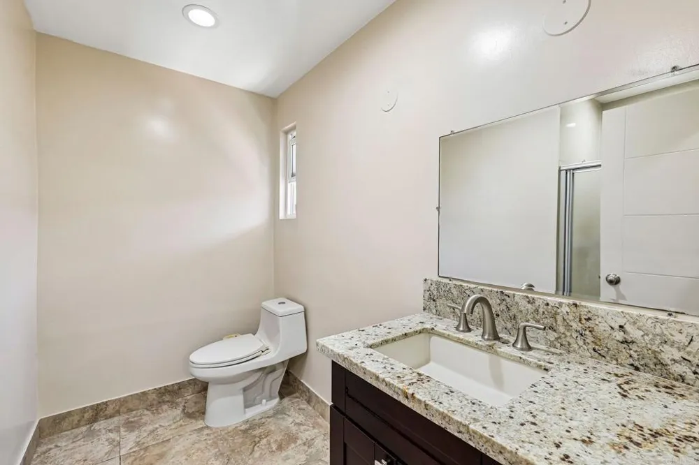 559 Oakdale Lane #C El Cajon, CA 92021