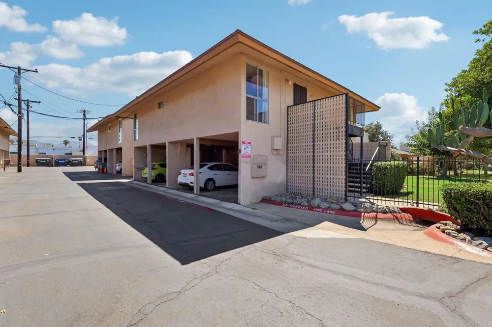 559 Oakdale Lane #C El Cajon, CA 92021