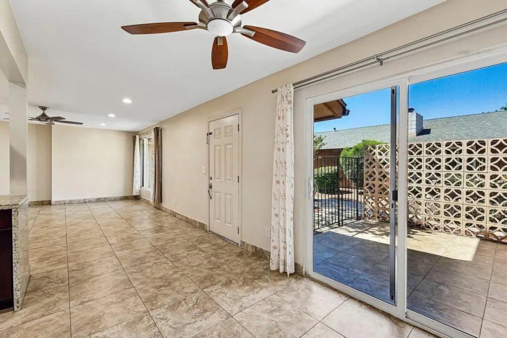 559 Oakdale Lane #C El Cajon, CA 92021