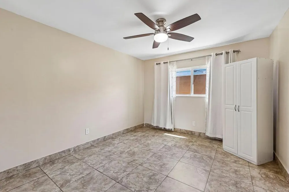 559 Oakdale Lane #C El Cajon, CA 92021