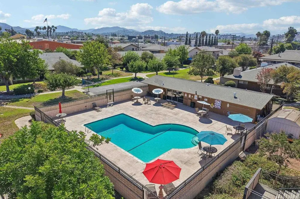 559 Oakdale Lane #C El Cajon, CA 92021