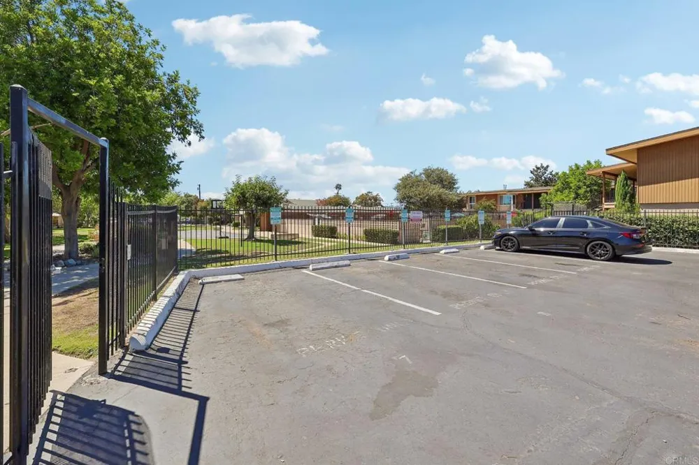 559 Oakdale Lane #C El Cajon, CA 92021