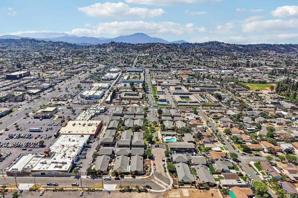559 Oakdale Lane #C El Cajon, CA 92021