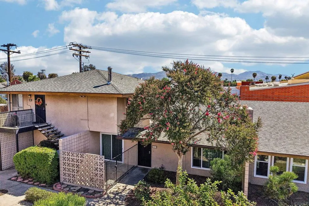 559 Oakdale Lane #C El Cajon, CA 92021