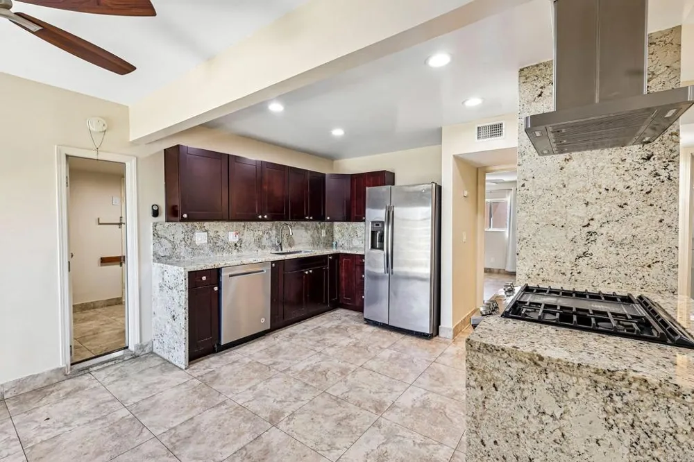 559 Oakdale Lane #C El Cajon, CA 92021